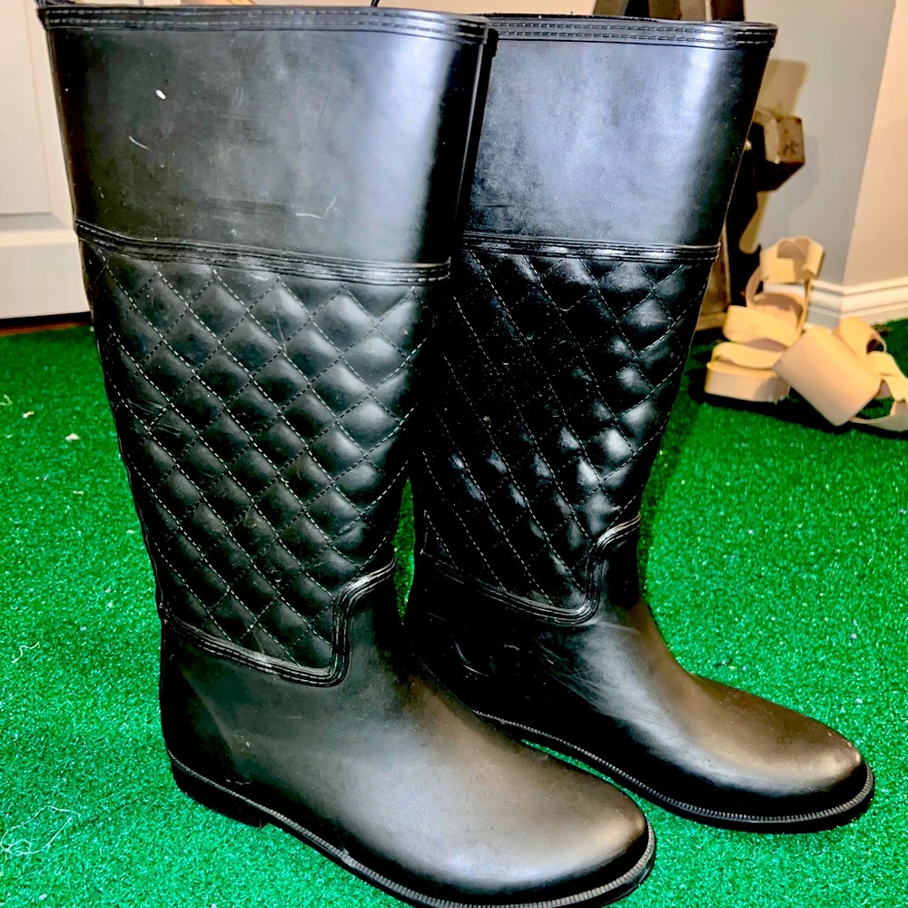 Rain boots size 7
